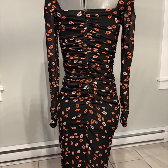 Black & Red Lips Dress - Le Chateau - Picture 2 of 4